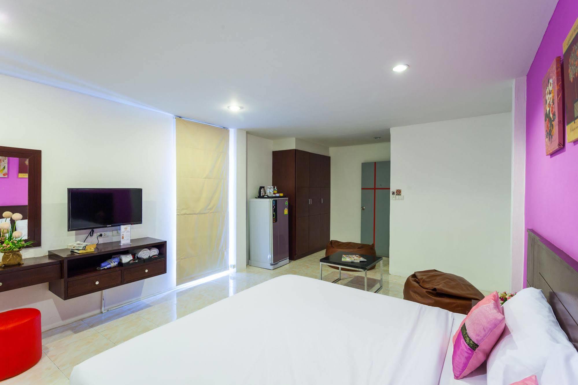 Islanda Boutique Hotel Patong Buitenkant foto