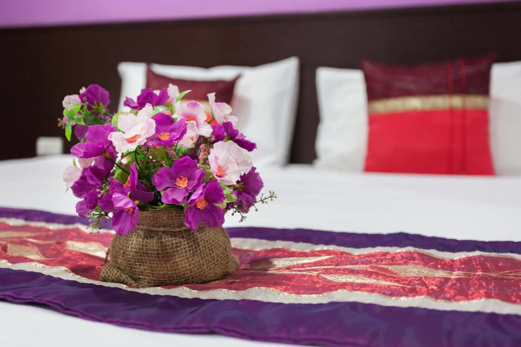 Islanda Boutique Hotel Patong Buitenkant foto